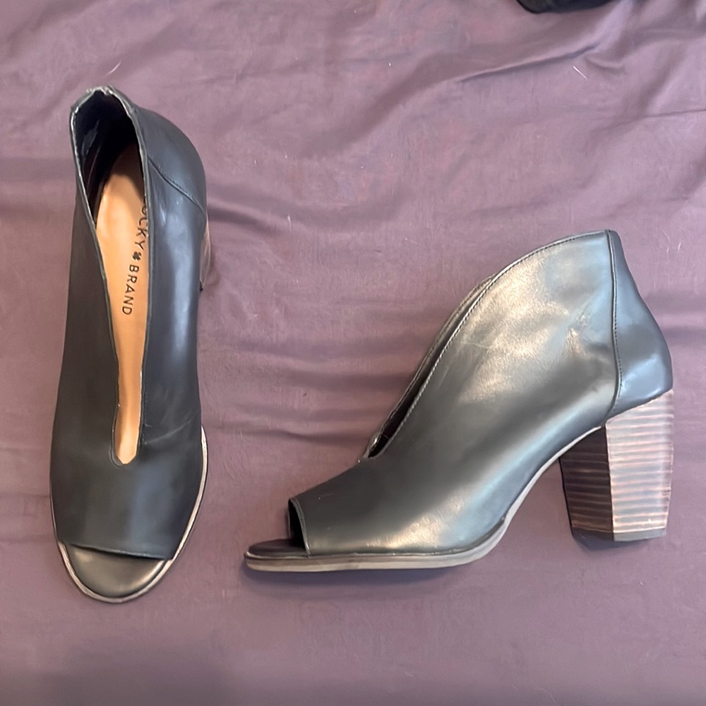 Lucky Brand Joal Chunky Heels w Peep Toe